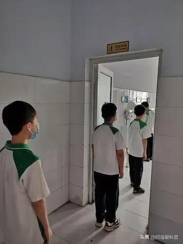 中学女厕所国产在线,探索校园生活新视角